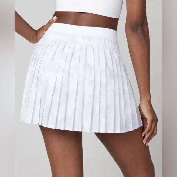 NWT Spanx Women’s Get Moving Pleated Skort Skirt Shorts White Camo 50273R SMALL - Picture 3 of 14